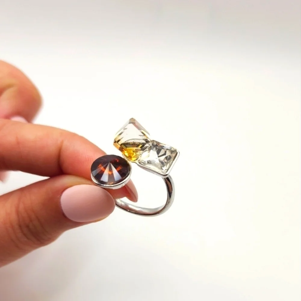 NEW‼️Elegant Ring with Brown and Tan Stones